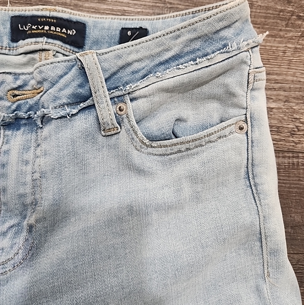 Lucky Brand Women's Faded Blue Skinny Jeans - Picture 3 of 9
